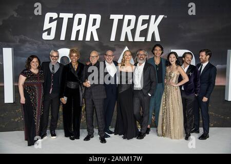 Londres, ANGLETERRE - 15 janvier : Kirsten Beyer, Alex Kurtzman, Michelle Hurd, Sir Patrick Stewart, Akiva Goldsman, Jeri Ryan, Michael Chabon, Evan Evagor Banque D'Images