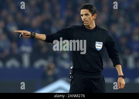 17 januari 2020 Gelsenkirchen, Allemagne Schalke 04 Football v Borussia Mönchengladbach L-R : Arbitre Deniz Aytekin Banque D'Images