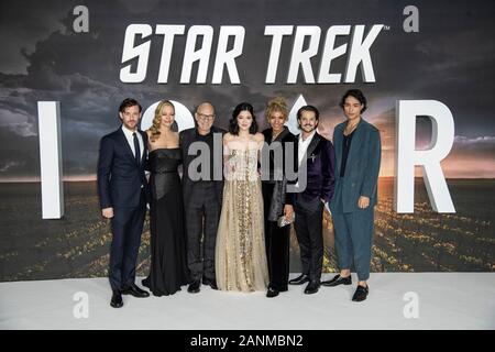 Londres, Royaume-Uni. 15 Jan, 2020. Harry Treadaway, Jeri Ryan, Sir Patrick Stewart, Isa Briones, Michelle Hurd, Jonathan del Arco et Evan Evagora assister à la première européenne de "Star Trek original Amazon : Picard' Luxe à Odéon Leicester Square à Londres. Credit : SOPA/Alamy Images Limited Live News Banque D'Images