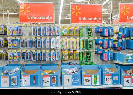 North Miami Beach Florida,Walmart,shopping shopper shoppers magasins marché marchés achats vente, magasin de détail magasins affaires Banque D'Images