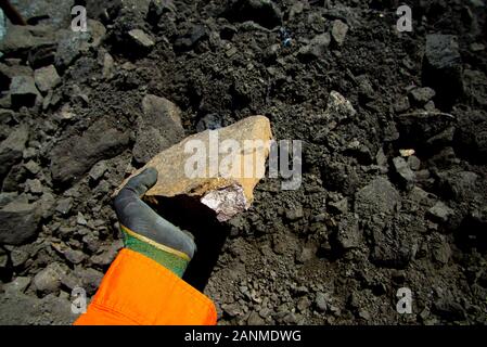 Le minerai de nickel sulfuré massif Rock Banque D'Images