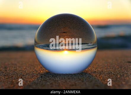 Magnifique lever du soleil capturé par un ballon à fort Lauderdale Beach, en Floride, aux États-Unis Banque D'Images