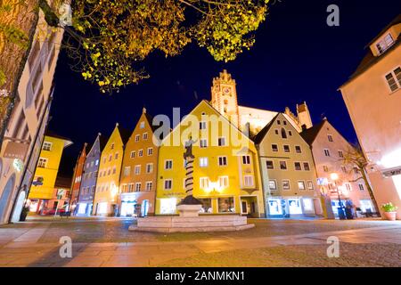 Café de rue dans le centre-ville de Fussen. Fussen est une petite ville de Bavière, en Allemagne. Banque D'Images