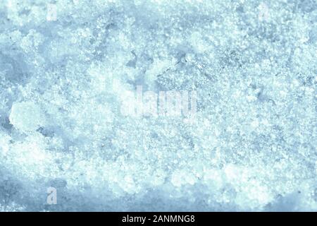 La texture de la neige de printemps humide de près. Résumé fond naturel tons couleur bleu Banque D'Images