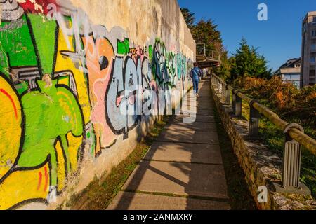 Les graffitis urbains. Senda del Parque Mataleñas, Santander. La Cantabrie, au nord de l'Espagne. L'Europe Banque D'Images