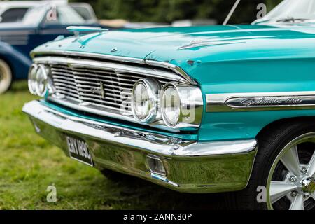 Cabriolet 1964 bleu Ford Galaxy 500 à Stars & Stripes American Classic car show Banque D'Images