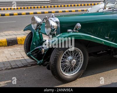 Voiture classique prête à participer au rallye vintage. Banque D'Images