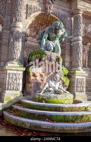 Acis et Galatea sculptures dans les jardins du Luxembourg Banque D'Images