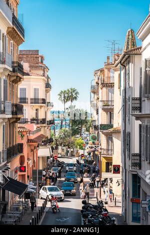 CANNES, FRANCE - 01 juin 2019 : Belle architecture de maisons historiques, le centre-ville de ville de Cannes Banque D'Images