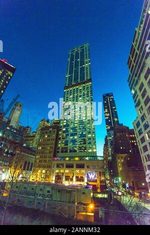 New York, NEW YORK / USA - DEC 21, 2017 : vue de la nuit de New York Banque D'Images