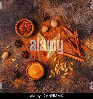 Épices ingrédients pour la cuisson. Concept d'épices. Vue d'en haut. Banque D'Images