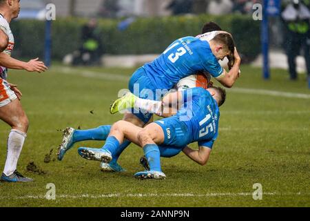 Treviso, Italie. 18 janvier, 2020. jayden Hayward (Trévise) bloqué par Garry ringrose (leinster) et la Jordanie larmour (leinster) lors de Benetton Treviso vs Leinster Rugby, Rugby Heineken Cup Champions à Trévise, en Italie, le 18 janvier 2020 : Crédit Photo Agency indépendante/Alamy Live News Banque D'Images