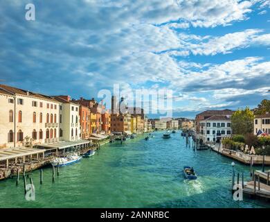 Venise, Italie - OCT 02, 2018 : matin, vue sur le Grand Canal de Venise, de le pont Scalzi Banque D'Images