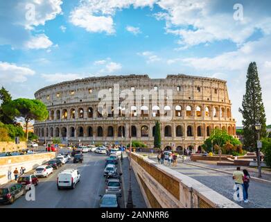 Rome, Italie - Oct 02, 2018 : Le Colisée est le centre touristique de Rome. Banque D'Images