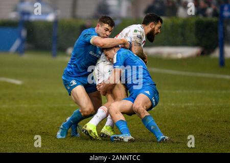 Treviso, Italie. 18 janvier, 2020. Treviso, Italie, 18 janvier 2020, jayden Hayward (Trévise) bloqué par Garry ringrose (leinster) et la Jordanie larmour (leinster) lors de Benetton Treviso vs Leinster Rugby - Heineken Cup - Rugby Champions Crédit : LM/crédit : Ettore Ettore Griffoni Griffoni/LPS/ZUMA/Alamy Fil Live News Banque D'Images