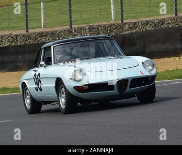 Adam Ross, Alfa Romeo 1750 SPIDER VELOCE, HSCC 70's Road, Sports et sports Production GT, course, voitures de course, HSCC Légendes de Bran Banque D'Images