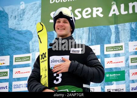 Le Tyrol du Sud, Italie. 18 janvier, 2020. Snowpark, Italie. 18 janvier 2020. Gagnants de la décoration cérémonie à la Coupe du Monde FIS Freeski Slopestyle sur 18.01.2020 dans l''Alpe di Siusi (Alpe di Siusi) Snowpark, Italie. Prix de première place Ruud Birk de Norvège. Credit : AlfredSS/Alamy Live News Crédit : AlfredSS/Alamy Live News Banque D'Images