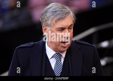 Londres, Royaume-Uni. 18 janvier, 2020. Carlo Ancelotti Everton Manager regarde sur. Premier League, West Ham United v Everton au stade de Londres, Queen Elizabeth Olympic Park à Londres le samedi 18 janvier 2020. Cette image ne peut être utilisé qu'à des fins rédactionnelles. Usage éditorial uniquement, licence requise pour un usage commercial. Aucune utilisation de pari, de jeux ou d'un seul club/ligue/dvd publications pic par Steffan Bowen/Andrew Orchard la photographie de sport/Alamy live news Crédit : Andrew Orchard la photographie de sport/Alamy Live News Banque D'Images