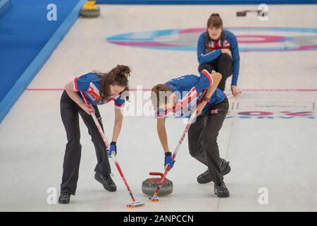 L'équipe GB joue la Slovénie dans le match mixte de curling de l'équipe lors des Jeux Olympiques de la Jeunesse de Lausanne 2020 le 13 janvier 2020. Banque D'Images