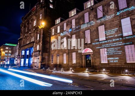 Projections de Message from the Skies sur des bâtiments, notamment le Northern Lighthouse Board sur George Street, faisant partie du Hogmanay d'Édimbourg, Édimbourg, Écosse, Royaume-Uni Banque D'Images
