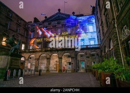 Projections de Message from the Skies sur des bâtiments, notamment le Northern Lighthouse Board sur George Street, faisant partie du Hogmanay d'Édimbourg, Édimbourg, Écosse, Royaume-Uni Banque D'Images