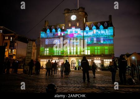 Projections de Message from the Skies sur des bâtiments, notamment le Northern Lighthouse Board sur George Street, faisant partie du Hogmanay d'Édimbourg, Édimbourg, Écosse, Royaume-Uni Banque D'Images