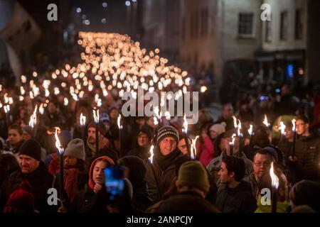 La procession de Torchlight à Édimbourg, qui a officiellement lancé Hogmanay à Édimbourg ! Banque D'Images