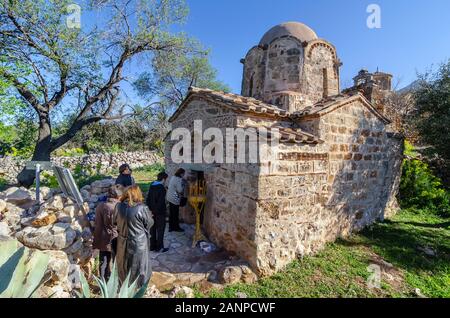 Un jour, les saints orthodoxe grec, festival à la petite 13e cen. Église Byzantine et monastère de Saint Theodori, Proastio, extra-Mani Peloponnese, Gree Banque D'Images