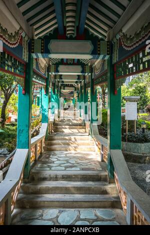 Hong Kong, Chine - Novembre 2019 : l'Architecture Chinoise Traditionnelle de bonne volonté Garden, Le Temple de Wong Tai Sin à Hong Kong Banque D'Images