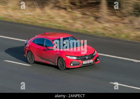 ST08BSS Honda Civic Sr I-Dtec Red car Diesel roulant sur l'autoroute M 6 près de Preston à Lancashire, au Royaume-Uni Banque D'Images