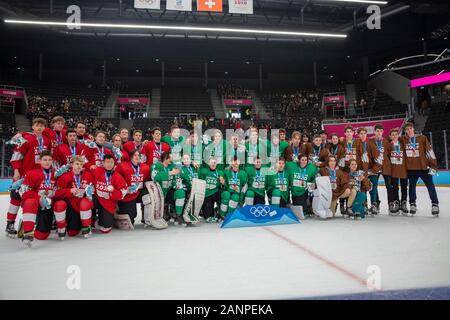 Mackenzie Stewart (15) de l'équipe GB remporte l'argent pour l'équipe rouge avec Evan Nauth (15) gagne le bronze pour l'équipe brune à la finale de hockey sur glace 3 hommes Banque D'Images