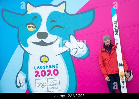 Sam Bolton (17) de l'équipe GB lors de la formation sur les sauts de ski aux Jeux Olympiques de la Jeunesse de Lausanne 2020 les 17 janvier 2020 aux Tuffes en France. Banque D'Images