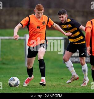 18 janvier 2020. Mackessack Park, Rothes, Moray, Ecosse, Royaume-Uni. C'est à partir de la Highland League Match de football entre Rothes FC et le Brora Rangers FC. Photo Contenu :- L - 5 Rothes - Aidan Wilson- Jasperimage AlamyLiveNews - CRÉDIT/ Banque D'Images