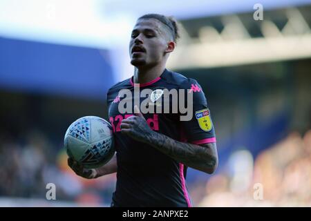 Londres, Royaume-Uni. 18 janvier, 2020. Le milieu de terrain de Leeds United Kalvin Phillips en action au cours de l'EFL Skybet match de championnat, Queens Park Rangers v Leeds United à la Fondation Prince Kiyan, stade Loftus Road à Londres le samedi 18 janvier 2020. Cette image ne peut être utilisé qu'à des fins rédactionnelles. Usage éditorial uniquement, licence requise pour un usage commercial. Aucune utilisation de pari, de jeux ou d'un seul club/ligue/dvd publications. Photos par Tom Smeeth/Andrew Orchard la photographie de sport/Alamy live news Crédit : Andrew Orchard la photographie de sport/Alamy Live News Banque D'Images