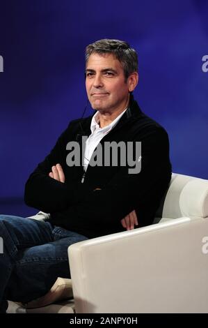 Italie Milan 10/04/2008 George Clooney , invité de la transmission "Che tempo che fa' dans le rai studios. Banque D'Images