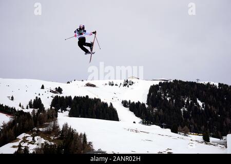 Le Tyrol du Sud, Italie. 18 janvier, 2020. La Suisse a pris de Fabian Boesch 1e place à la Coupe du Monde FIS Freeski Slopestyle sur 18.01.2020 dans l''Alpe di Siusi (Alpe di Siusi) Snowpark, Italie. Credit : AlfredSS/Alamy Live News Banque D'Images