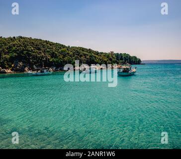 Beau paysage de la plage croate sur la mer Banque D'Images