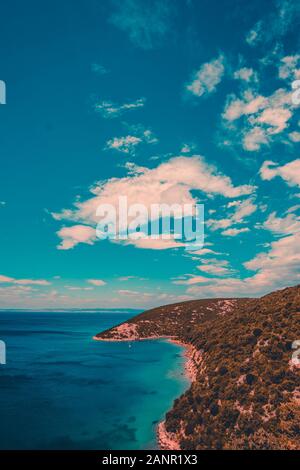 Beau paysage de la plage croate sur la mer Banque D'Images