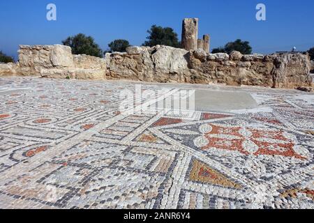 Ausgrabungsstätte der Antike Ayios Trias Basilique mit wunderbaren, Bodenmosaiken Sipahi, France - Nordzypern Banque D'Images
