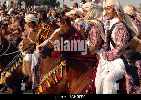 Doha, Qatar- Fête nationale, défilé de chevaux sur la Corniche. Banque D'Images