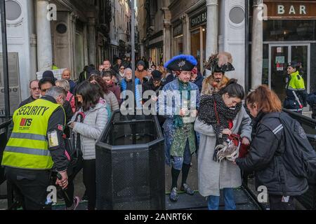 Venise 3 Mars, 2019 : les touristes entre la Place Saint Marc Banque D'Images