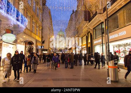 Les lumières de Noël sur le Kohlmarkt. Vienne, Autriche. Banque D'Images