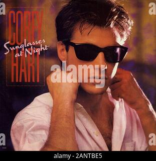 Corey Hart - Sunglasses at Night - Classic vintage album vinyle Banque D'Images