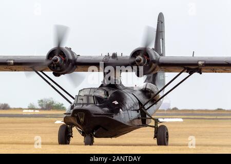 Consolidated PBY Catalina Flying Boat VH-PBZ portant la célèbre livrée les chats noirs de la Royal Australian Air Force (RAAF) durant la Seconde Guerre mondiale. Banque D'Images