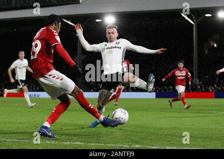 Londres, Royaume-Uni. 19 Jan, 2020. Spence Djed de Middlesbrough et Joe Bryan de Fulham défi pour le ballon pendant le match de championnat EFL Sky Bet entre Fulham et Middlesbrough à Craven Cottage, Londres, Angleterre le 17 janvier 2020. Photo de Ken d'Étincelles. Usage éditorial uniquement, licence requise pour un usage commercial. Aucune utilisation de pari, de jeux ou d'un seul club/ligue/dvd publications. Credit : UK Sports Photos Ltd/Alamy Live News Banque D'Images