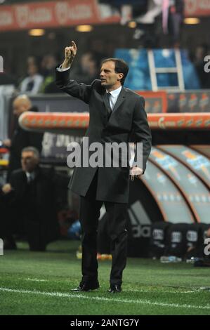 Milan, Italie , 25 novembre 2012, 'G.Meazza San Siro Stadium, ' Campionato di Calcio Série A 2012/2013, l'AC Milan - FC Juventus : Massimiliano Allegri, l'entraîneur de Milan, pendant le match Banque D'Images