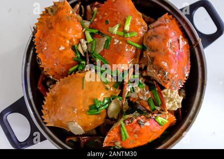 Couleur rouge délicieux farine de crabe en vue de dessus pot Banque D'Images