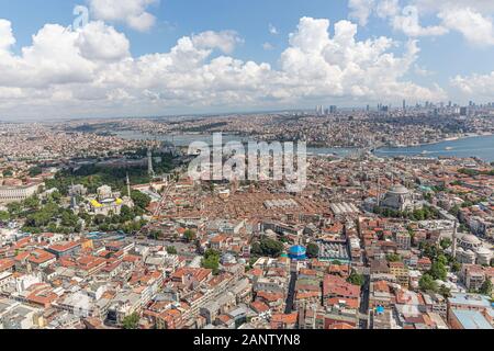 Photo aérienne d'Istanbul, Sultanahmet Square, Cemberlitas, Grand Bazar, Place Beyazit, vue d'hélicoptère. Banque D'Images