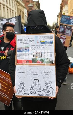 19 janvier 2020, Glasgow, Écosse, Royaume-Uni. Des étudiants de la « démocratie pour Hong Kong en Écosse » protestent dans le centre-ville de Glasgow contre le traitement réservé par le gouvernement chinois aux résidents de Hong Kong en dépeignant des scènes de troubles et de la police de Hong Kong. Un orateur d'Amnesty International a également pris la parole à l'événement Banque D'Images