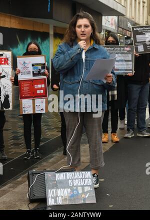 19 janvier 2020, Glasgow, Écosse, Royaume-Uni. Des étudiants de la « démocratie pour Hong Kong en Écosse » protestent dans le centre-ville de Glasgow contre le traitement réservé par le gouvernement chinois aux résidents de Hong Kong en dépeignant des scènes de troubles et de la police de Hong Kong. Un orateur d'Amnesty International a également pris la parole à l'événement Banque D'Images